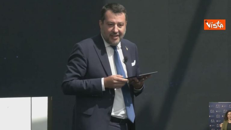 Salvini: “Mi sono fatto scrivere da ChatGPT il discorso del Ponte sullo Stretto, era meglio del mio”