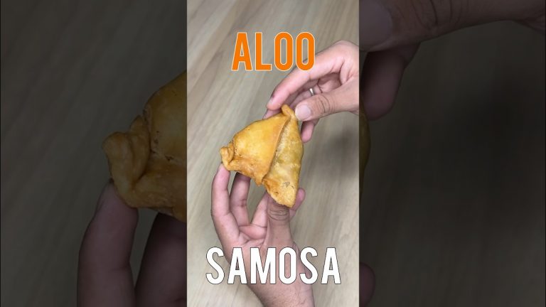 Samosa#food #foodie #foodvlog #india #indianfood #streetfood #recipe #cooking #ai #tasty #potato